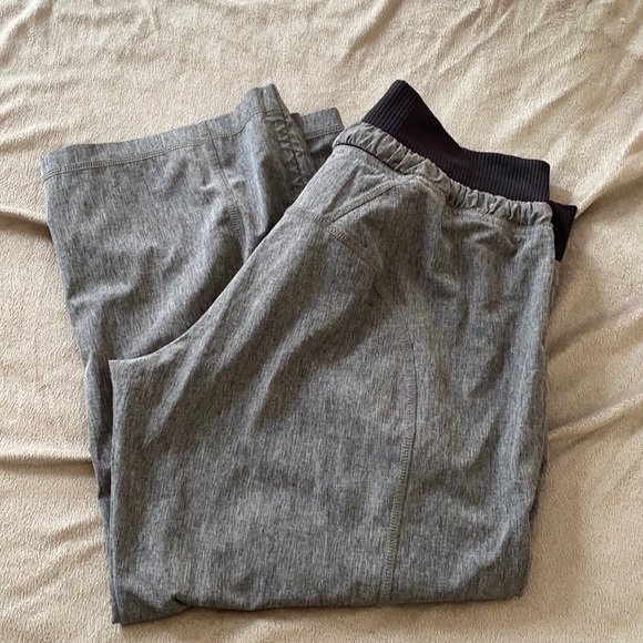 Athleta Pants - Athleta Cropped Gray Drawstring Lounge Workout Pants Size 10